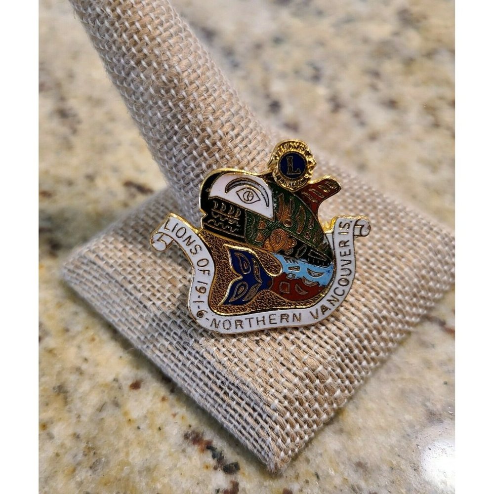 Vintage Lions Club Pin Northern Vancouver Island 19-1-6 Colorful Whale Orca?